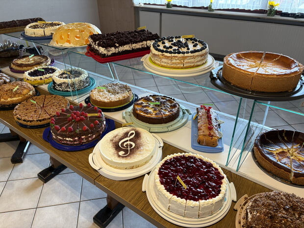 Tolle Auswahl an selbstgemachten Kuchen und Torten
