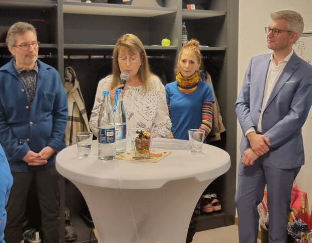 Gemeinsam bei der offiziellen Eröffnung (von links) der Vorsitzende des ev. Kirchengemeinderates Reinhard Scheid, die Leiterin von Familie im Zentrum Monika Hamann, die Kita-Leiterin Kathrin Stein und Bürgermeister Michael Tauch.