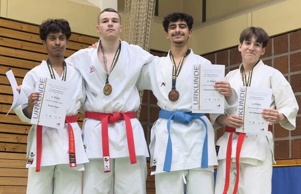 Joel (2.v.l.) hat sich für die Deutsche Meisterschaft in Chemnitz qualifiziert.