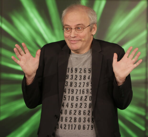 Matheprof. Sigg gibt Einblicke ins Seelenleben eines schrulligen Wissenschaftlers.