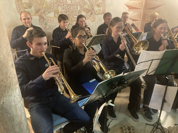 Einblasen für den Auftritt.