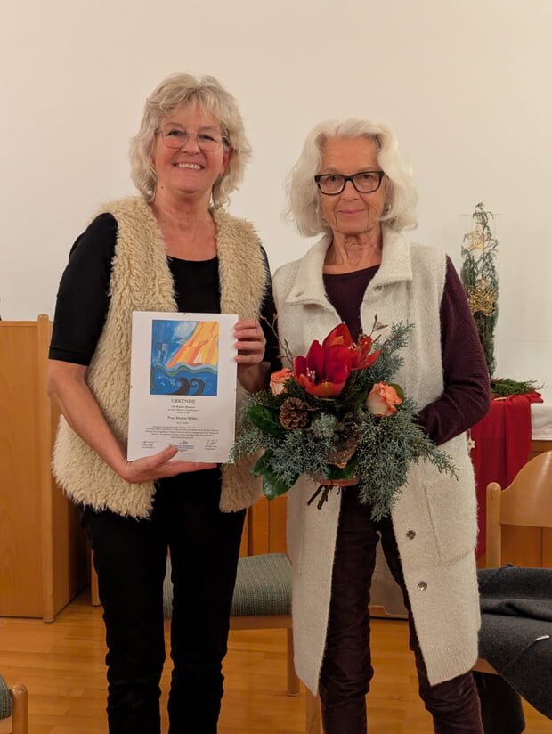 Seit 10 Jahren dabei: Marion M&uuml;ller (rechts) mit Teamleiterin Christine Graf)