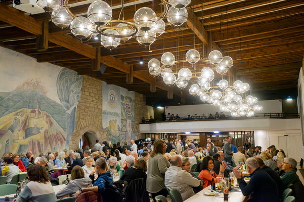 Blick in den gut gef&uuml;llten Saal