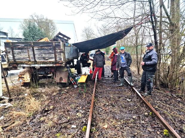 Grillen unter der Plane