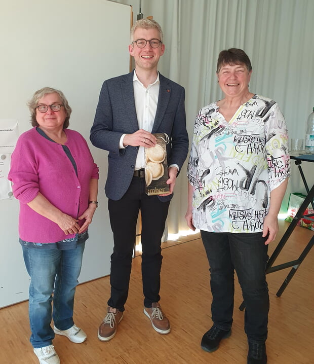 B&uuml;rgermeister Tauch im Gespr&auml;ch mit Birgit Jesser und Dorothee Hahn