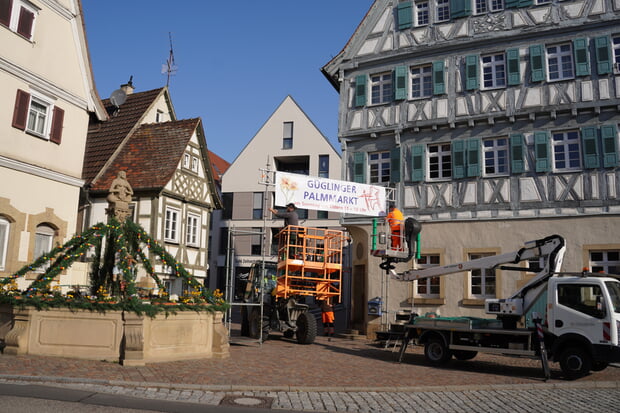 Das flei&szlig;ige Team des Bauhofs hat viel f&uuml;r den PalmMarkt vorbereitet.