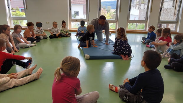 und lauschten konzentriert dem Trainer.