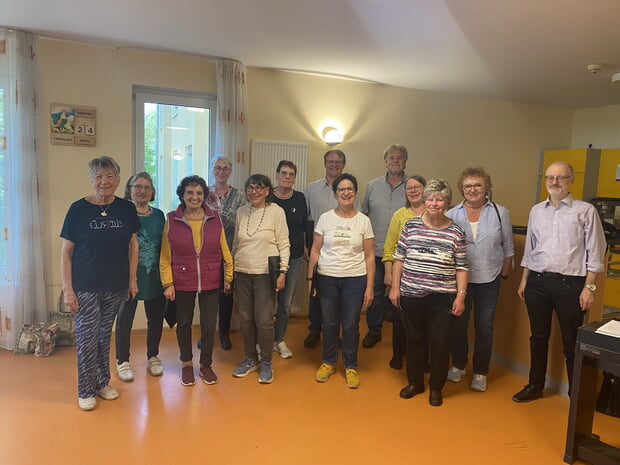 Die Freude am gemeinsamen Musizieren ist deutlich in den strahlenden Gesichtern zu sehen.