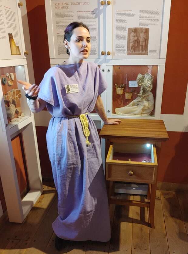 Von Römerinnen und deren Göttinnen berichtete Angelika Beck in ihrer ersten Führung. Um Superheldinnen geht es am 14. Juni und am 13. September im Römermuseum.