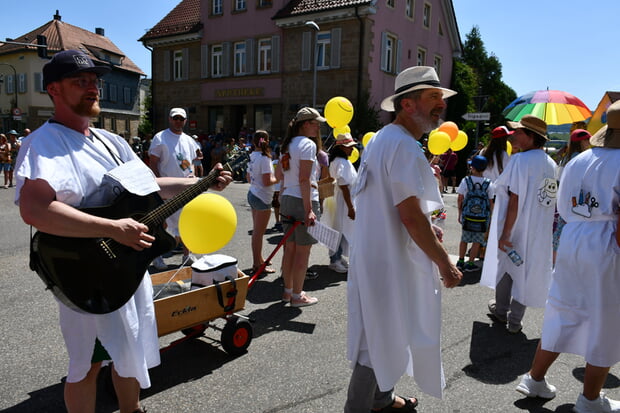 ...vielleicht l&auml;sst sich ja so ein Pfarrer oder eine Pfarrerin anlocken....