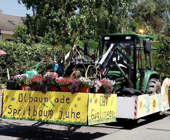 Der Festwagen mit Motto