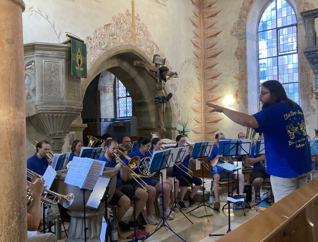 Beginn in der Kirche....