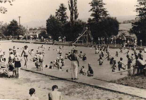 Das G&uuml;glinger Freibad bei der Er&ouml;ffnung am 30. Juni 1935.