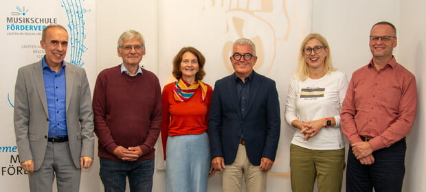 von links: Schulleiter Thomas Conrad, Beisitzer Walter Seidel, Schriftführerin Sabine Elflein, Vorsitzender Klaus-Peter Waldenberger, Beisitzerin Dr. Daniela Rinne und Stv. Vorsitzender Thomas Vogl